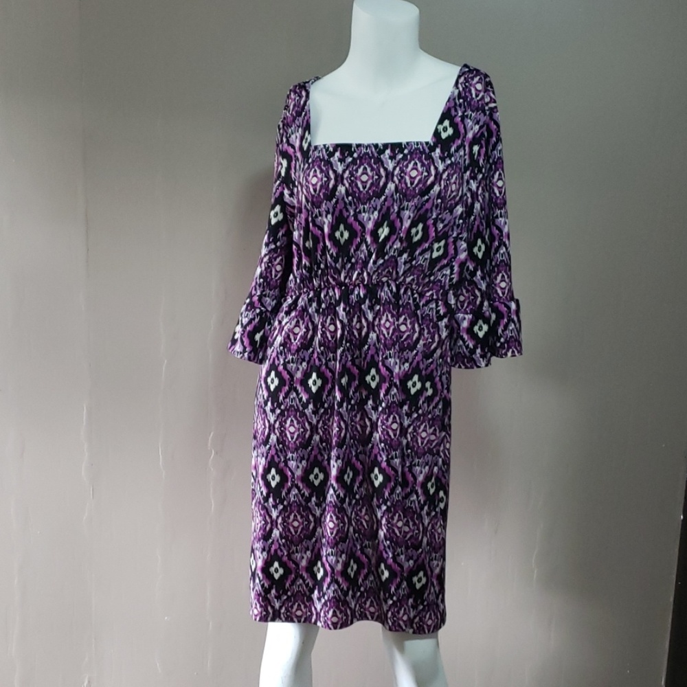 Adressing woman Bell Sleeve Dress XL